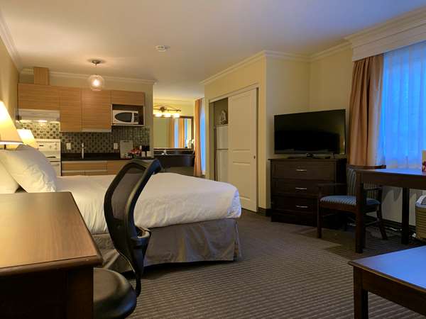 Suite - Best Western Plus Burnaby Hotel