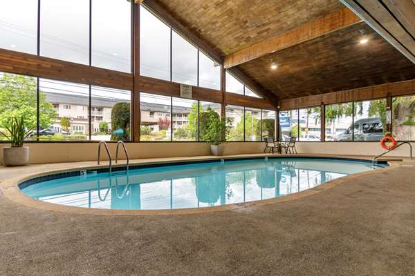 Pool - Best Western Plus Inn at Penticton