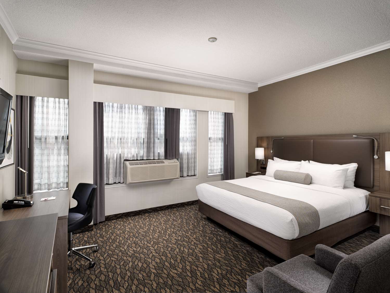 Best Western Plus Carlton Plaza Hotel Victoria, BC See Discounts