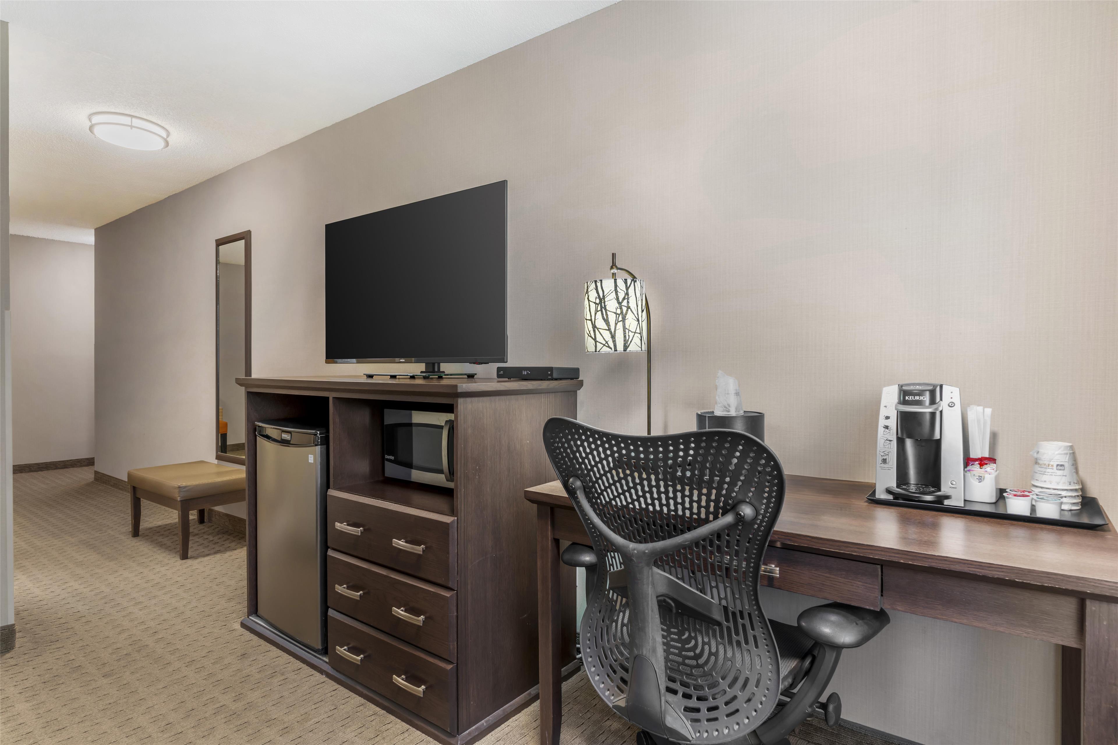 Best Western Plus Country Meadows Inn Room Type - Suite-2 Queen Beds, Non-Smoking, Two Partial Divided Bedrooms, Microwave And Refrigerator, Wi-Fi, Fu Best Western Plus Country Meadows Inn Room Type - Suite-2 Queen Beds, Non-Smoking, Two Partial Divided Bedrooms, Microwave And Refrigerator, Wi-Fi, Fu