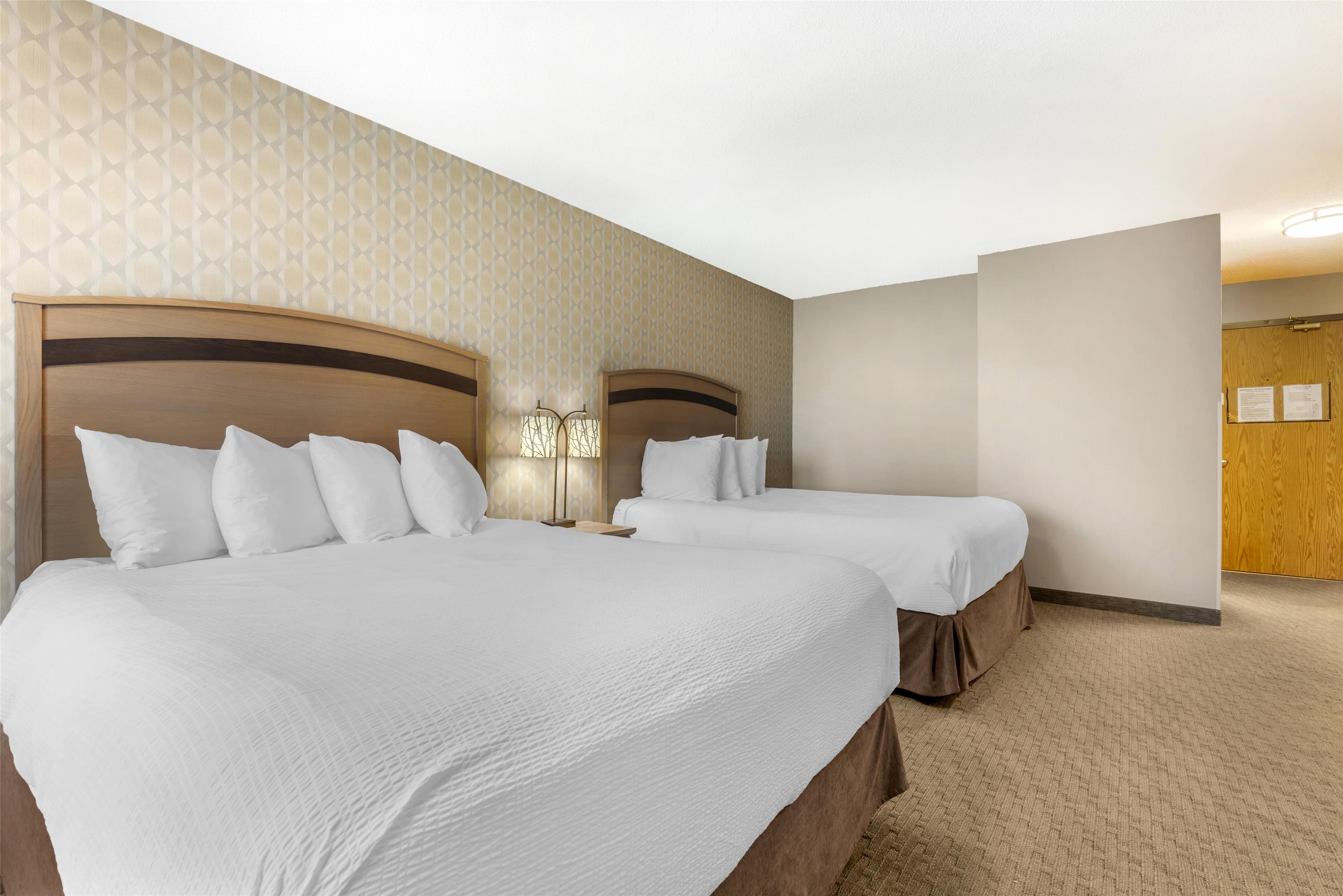 Best Western Plus Country Meadows Inn Room Type - 2 Queen Beds, Non-Smoking, Microwave And Refrigerator, Wi-Fi, Full Breakfast Best Western Plus Country Meadows Inn Room Type - 2 Queen Beds, Non-Smoking, Microwave And Refrigerator, Wi-Fi, Full Breakfast