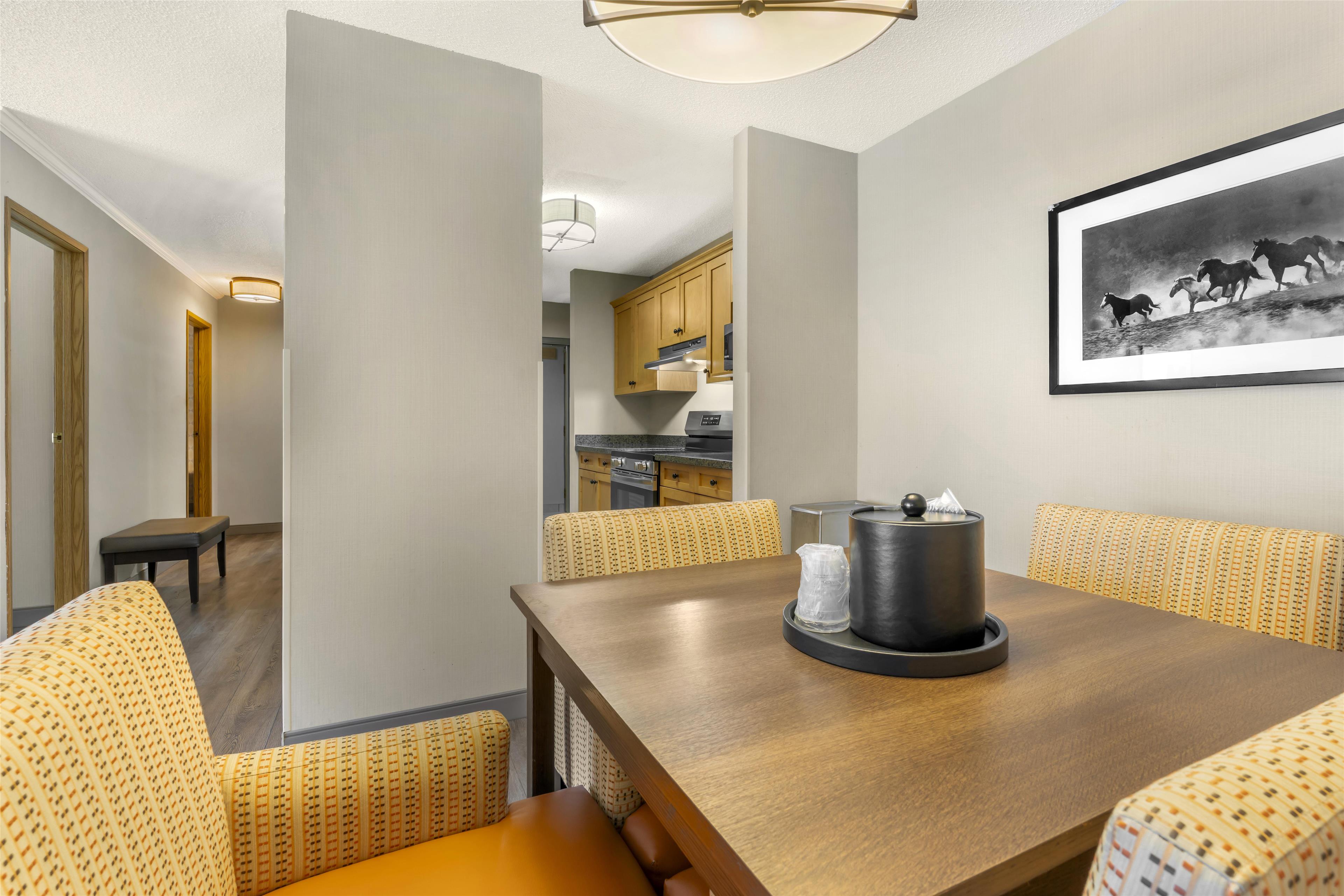 Best Western Plus Country Meadows Inn Room Type - Suite-2 Queen Beds, Non-Smoking, Two Bedrooms, Sofabed, Full Kitchen, Wi-Fi, Full Breakfast Best Western Plus Country Meadows Inn Room Type - Suite-2 Queen Beds, Non-Smoking, Two Bedrooms, Sofabed, Full Kitchen, Wi-Fi, Full Breakfast