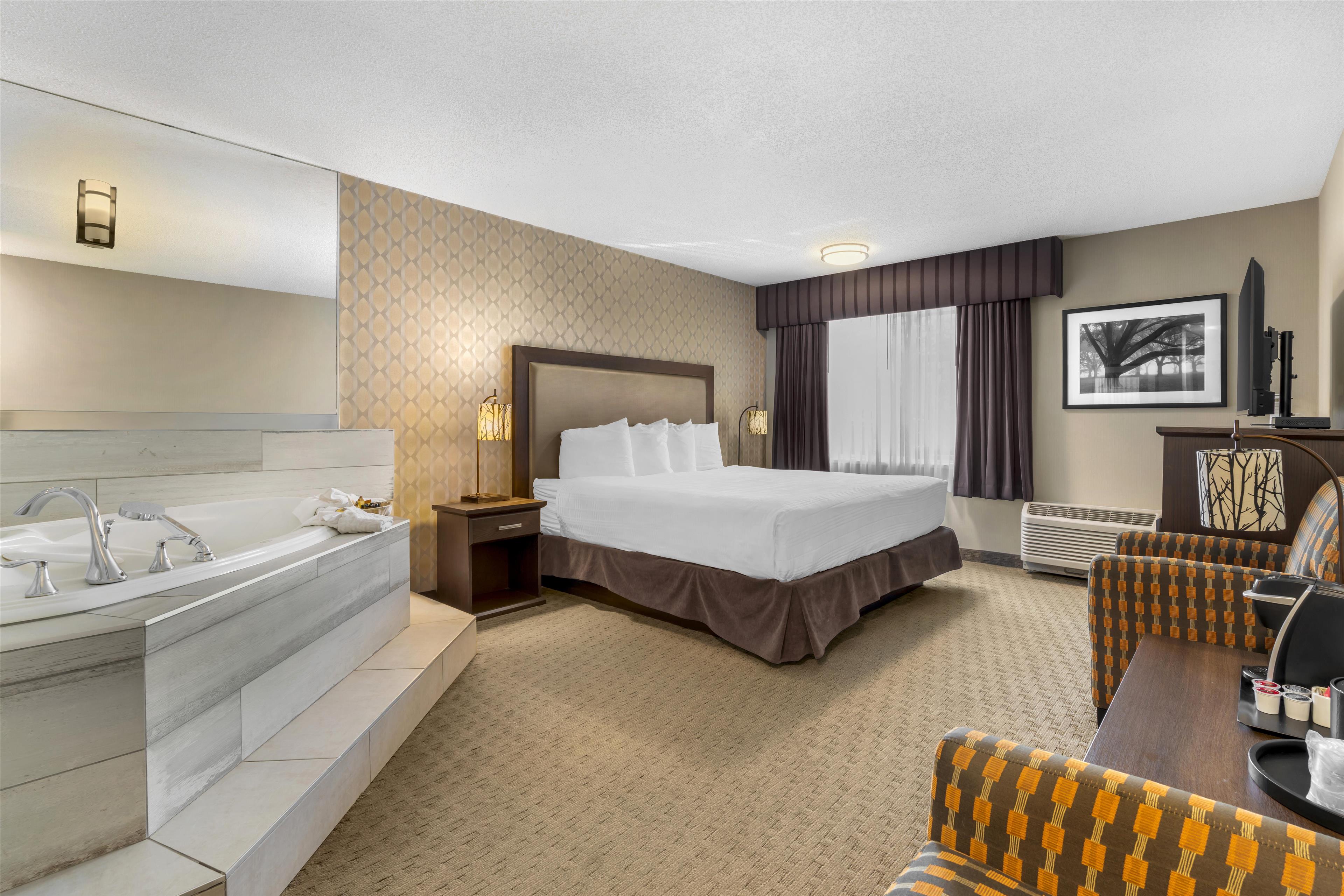 Best Western Plus Country Meadows Inn Room Type - 1 King Bed, Non-Smoking, Larger Room, Hot Tub, Microwave And Refrigerator, Wi-Fi, Full Breakfast Best Western Plus Country Meadows Inn Room Type - 1 King Bed, Non-Smoking, Larger Room, Hot Tub, Microwave And Refrigerator, Wi-Fi, Full Breakfast