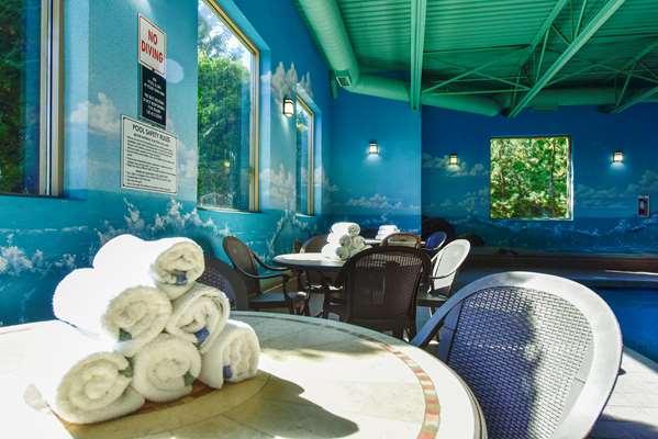 Pool - Best Western Plus Sunrise Inn Osoyoos