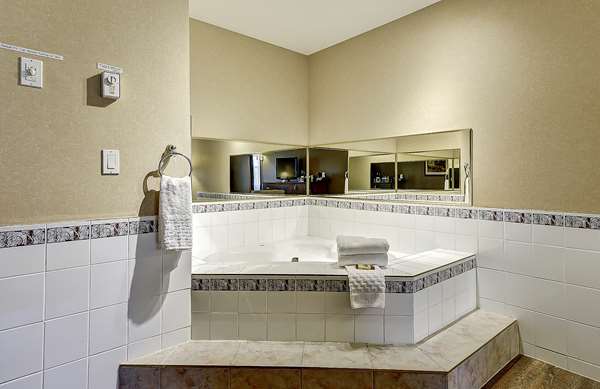  - Best Western Plus Sunrise Inn Osoyoos