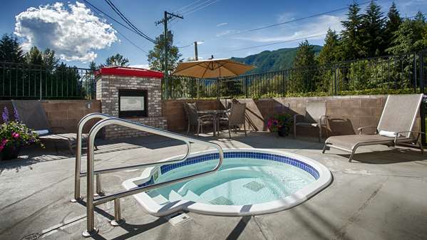 Pool - Best Western Sicamous Inn