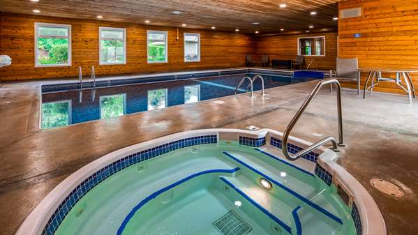 Pool - Best Western Sicamous Inn