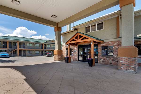 Exterior view - SureStay Plus Hotel by Best Western Salmon Arm