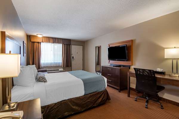  - SureStay Plus Hotel by Best Western Salmon Arm