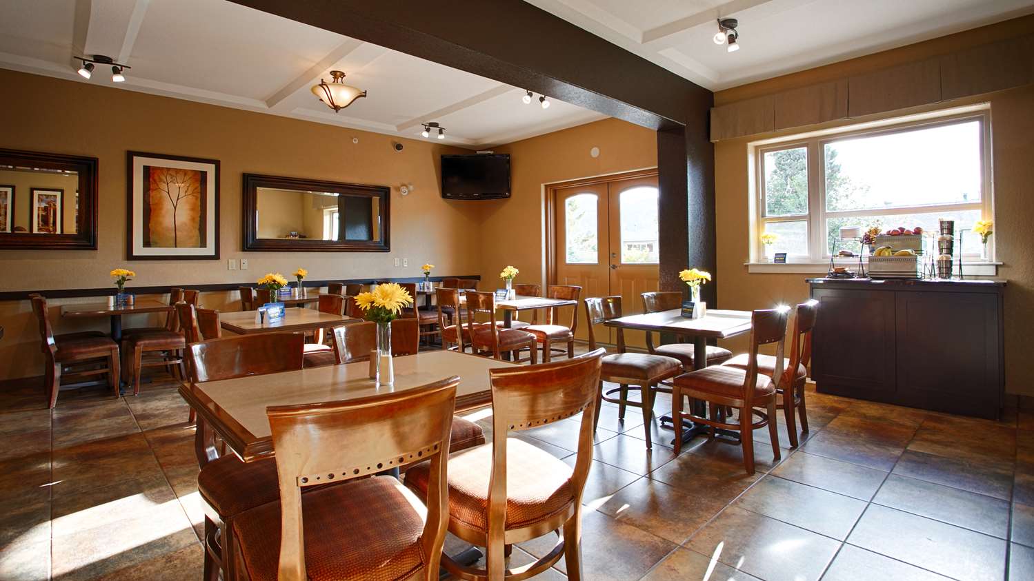 Best Western Plus Kamloops Hotel, BC See Discounts