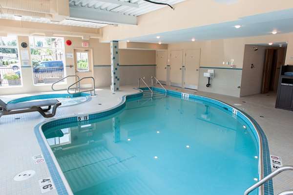 Pool - Best Western Maple Ridge Hotel