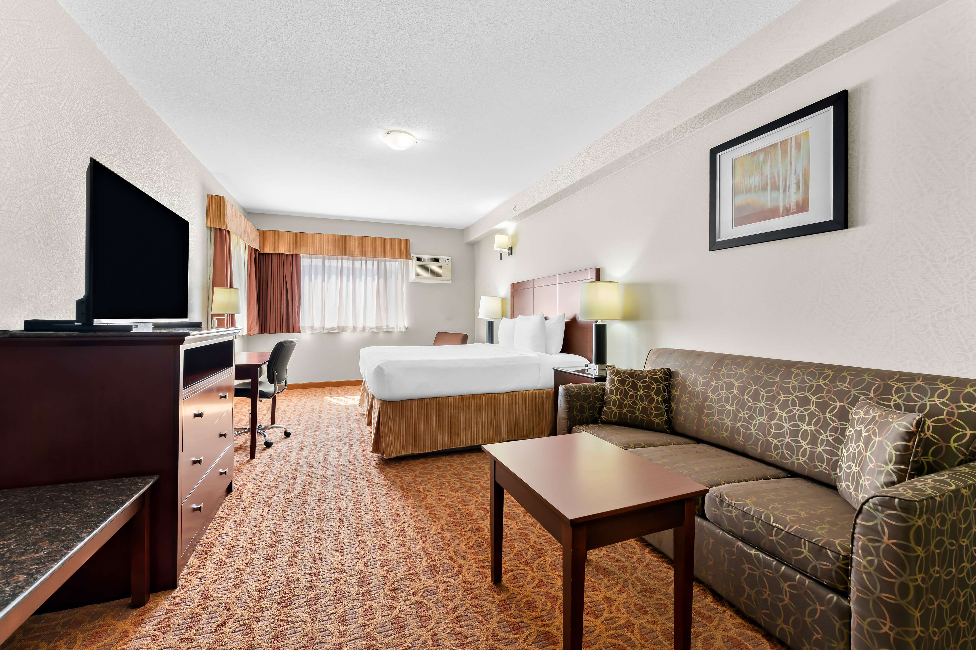 Best Western Williams Lake Hotel Room Type - 1 Queen Bed, Non-Smoking, Sofabed, Microwave And Refrigerator, 42 Inch Lcd Television, Continental B