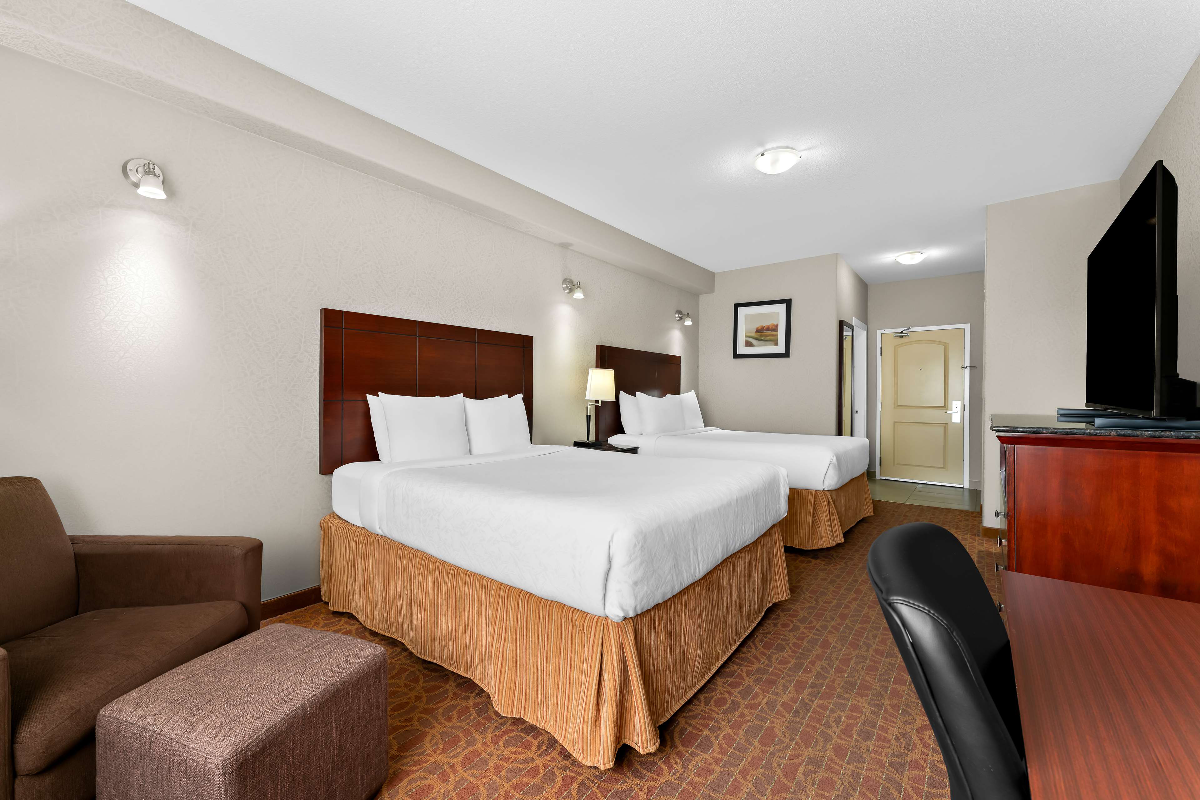 Best Western Williams Lake Hotel Room Type - 2 Queen Beds, Non-Smoking, Pet Friendly Room, 42 Inch Lcd Television, Microwave And Refrigerator, Hi
