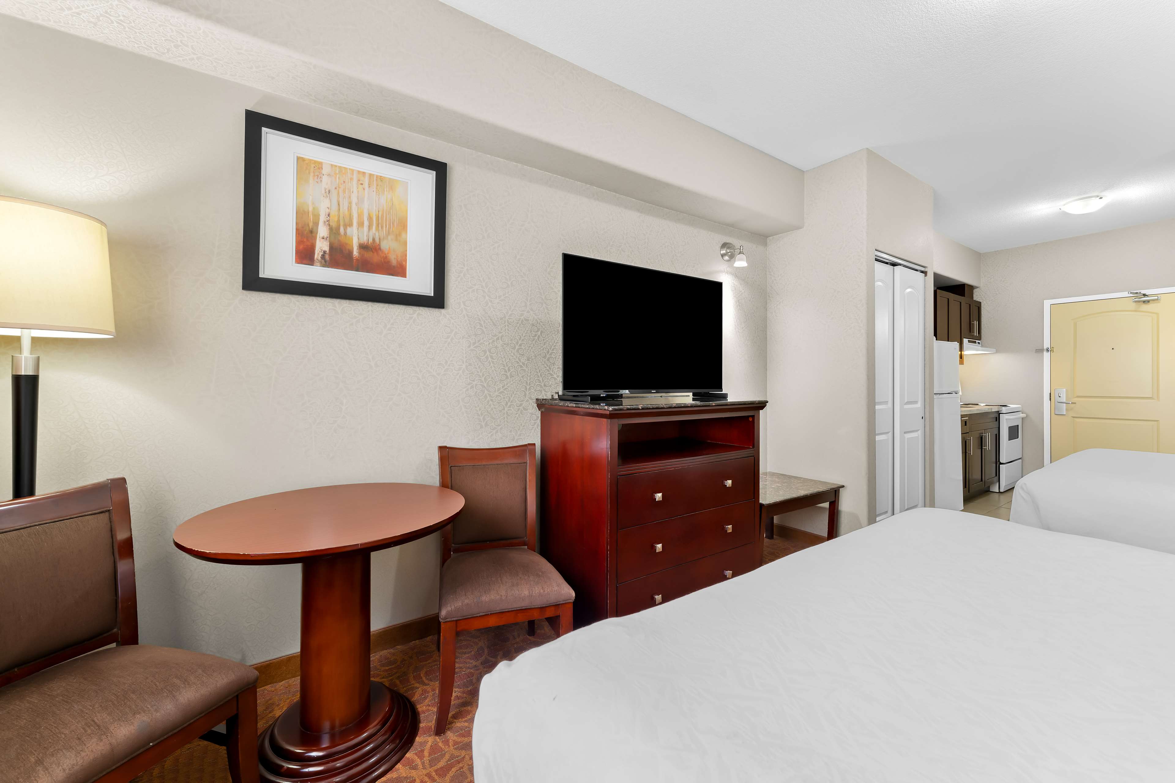 Best Western Williams Lake Hotel Room Type - 2 Queen Beds, Non-Smoking, Kitchenette, 42-Inch Flat Television, High Speed Internet Access, Contine Best Western Williams Lake Hotel Room Type - 2 Queen Beds, Non-Smoking, Kitchenette, 42-Inch Flat Television, High Speed Internet Access, Contine