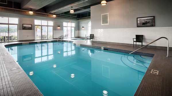 Pool - Prestige Oceanfront Resort Sooke