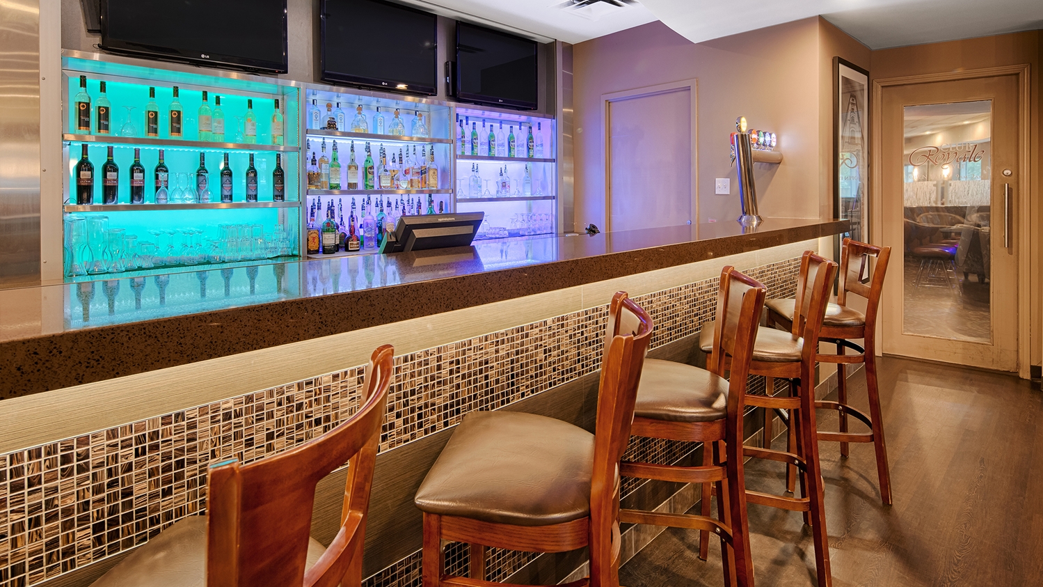 Hotels Near Winnipeg Airport With Free Shuttle Hotels Near Winnipeg Airport With Free Shuttle
