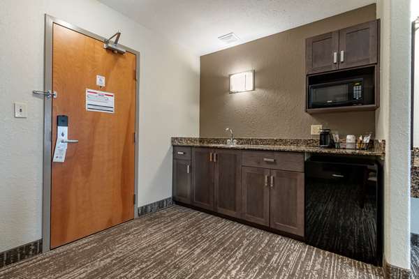  - Best Western Plus Pembina Inn & Suites Winnipeg