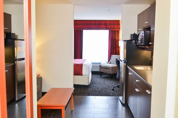  - Best Western Thompson Hotel & Suites