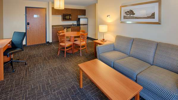  - Best Western Thompson Hotel & Suites
