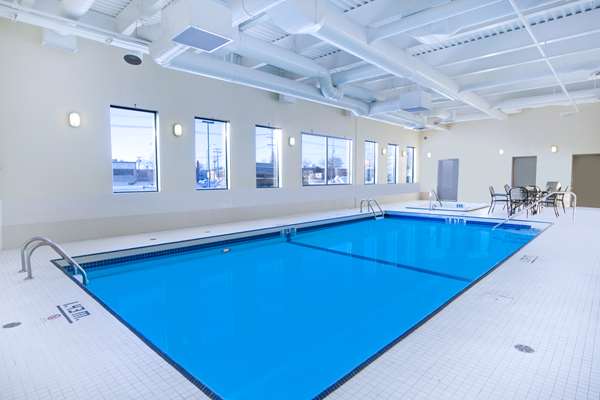 Pool - Best Western Plus Airport Hotel Winnipeg