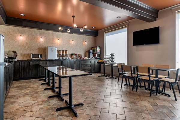 Restaurant - Best Western Plus Hotel Edmundston