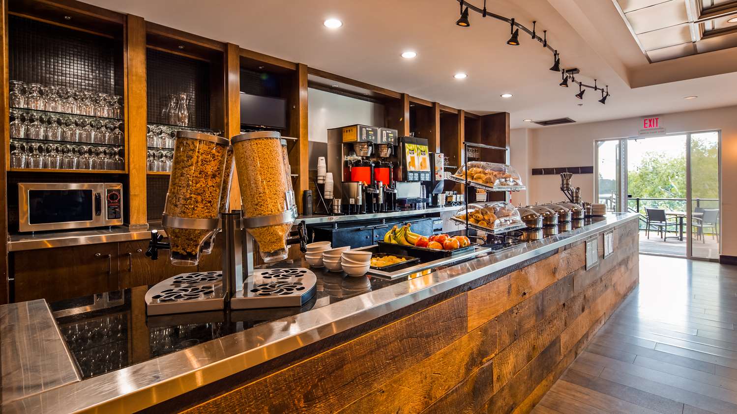 Best Western Plus Chocolate Lake Hotel Halifax, NS See Discounts