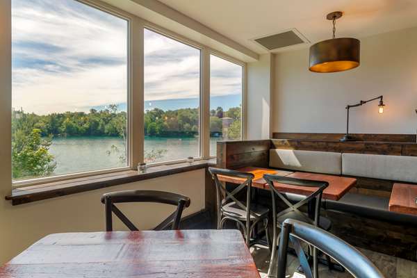 Restaurant - Best Western Plus Chocolate Lake Hotel Halifax