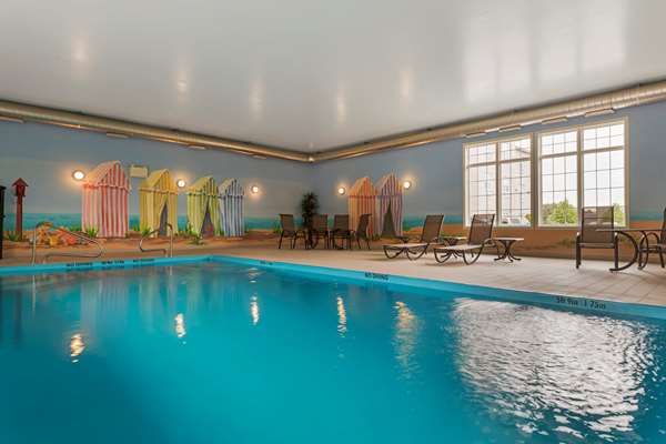Pool - Best Western Plus Liverpool Hotel Conference Center
