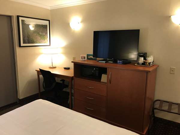  - Best Western Thunder Bay Crossroads Hotel