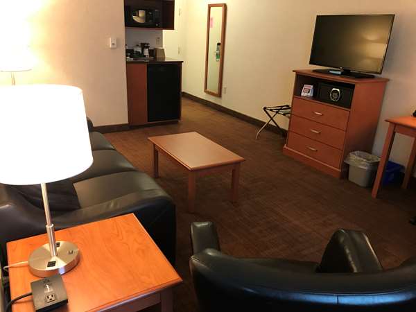Suite - Best Western Thunder Bay Crossroads Hotel