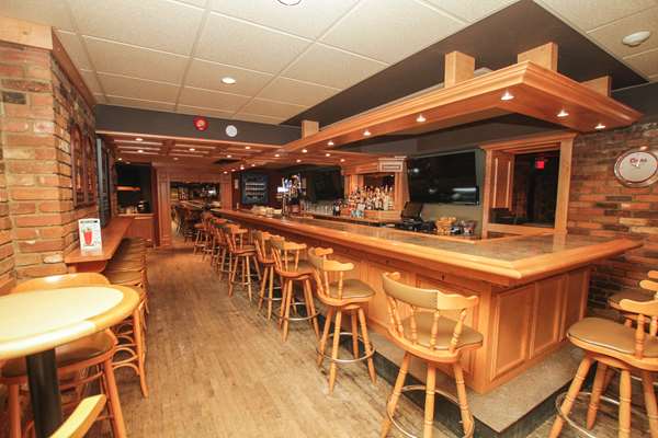 Bar - Best Western Parkway Inn & Conference Centre Cornwall