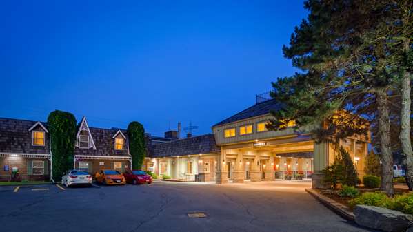 Exterior view - Best Western Parkway Inn & Conference Centre Cornwall