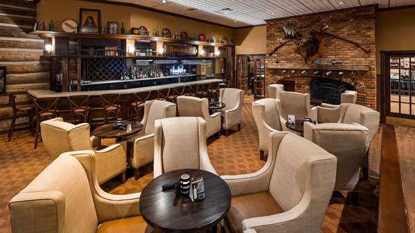 Bar - Best Western Parkway Inn & Conference Centre Cornwall