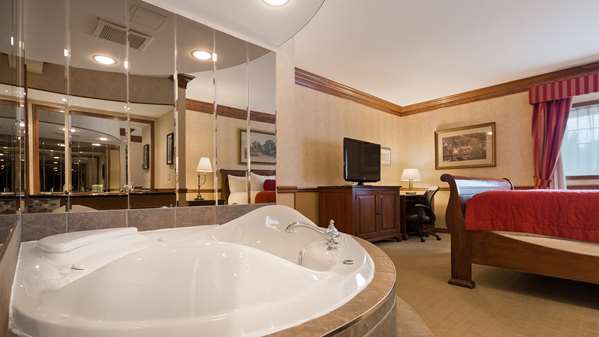 Suite - Best Western Parkway Inn & Conference Centre Cornwall