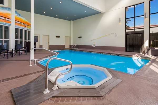 Pool - Best Western Hotel Belleville