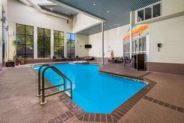 Pool - Best Western Hotel Belleville