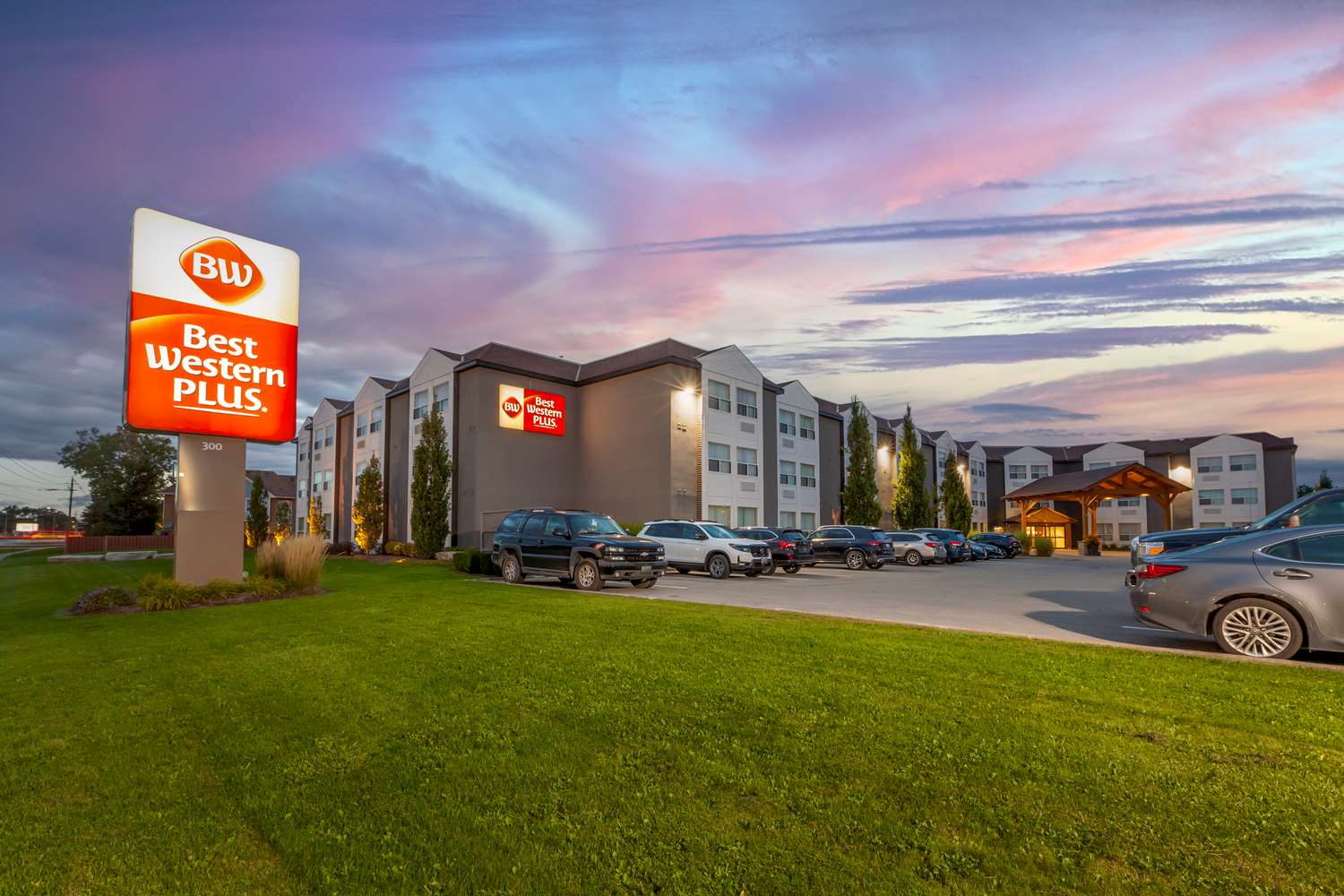 Best Western Plus Rose City Suites Welland, ON - See Discounts
