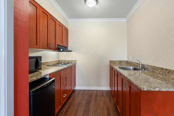  - Best Western Plus Rose City Suites Welland