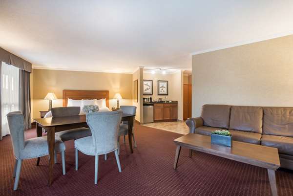 Suite - Best Western Plus NorWester Hotel & Conference Center