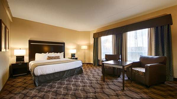 Suite - Best Western Plus Travel Hotel Toronto Airport
