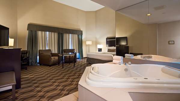  - Best Western Plus Travel Hotel Toronto Airport