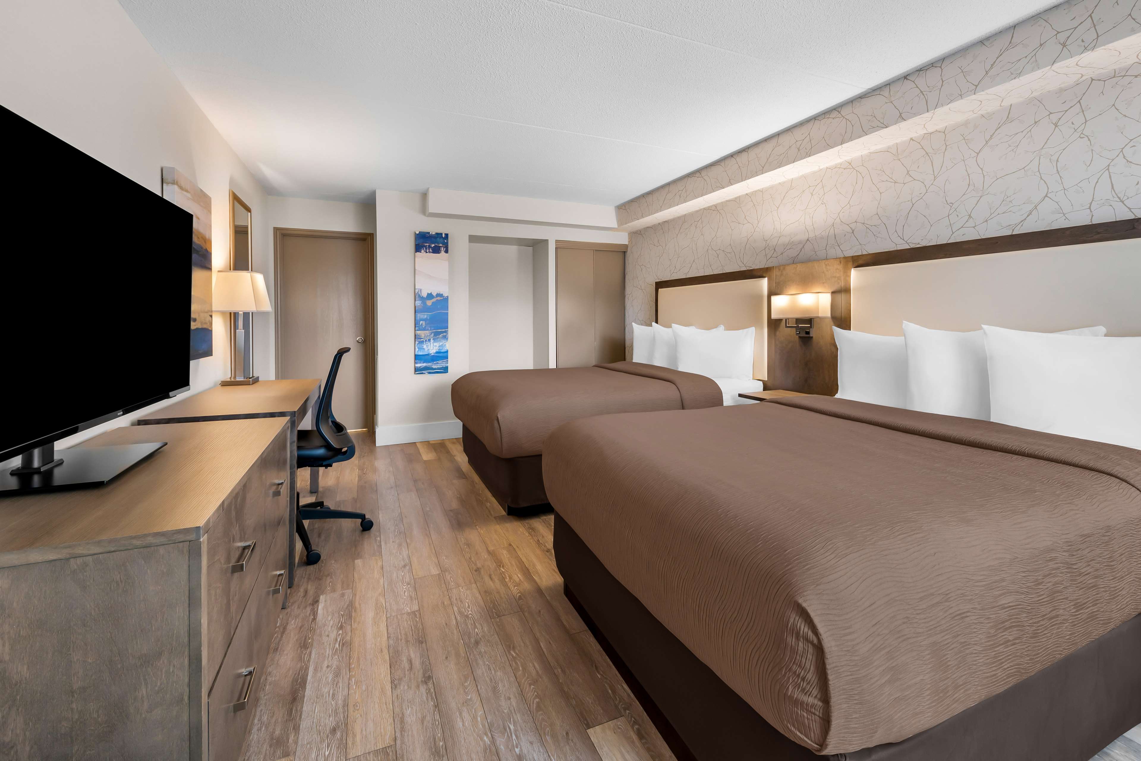 Best Western Halton Hills Room Type - 2 Queen Beds, Non-Smoking, Pet Friendly Room, Work Desk, Microwave And Refrigerator, Wi-Fi, Continen
