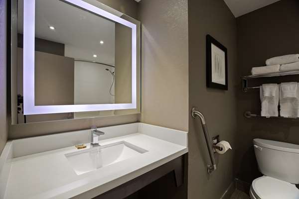  - Best Western Plus Executive Inn Scarborough