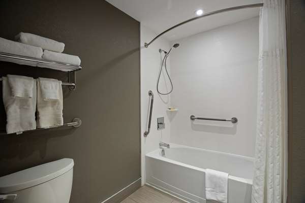  - Best Western Plus Executive Inn Scarborough