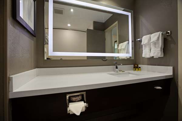  - Best Western Plus Executive Inn Scarborough