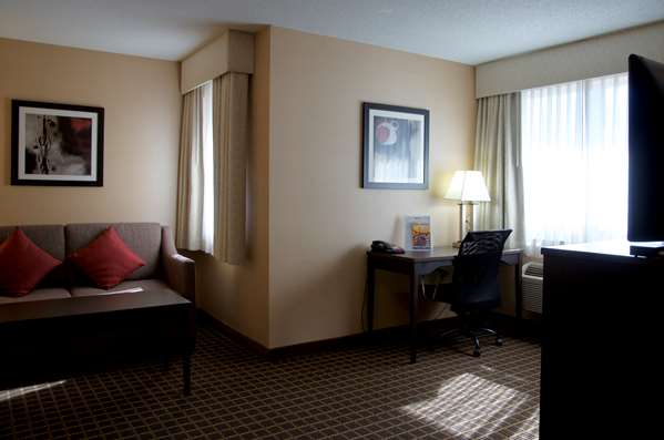 Suite - Best Western Plus Burlington Inn & Suites