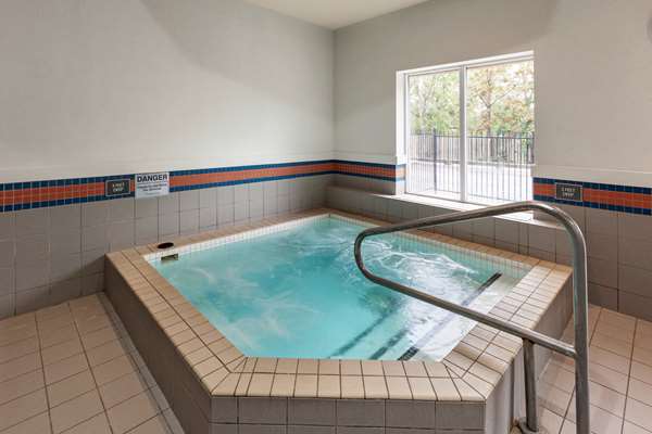 Pool - Best Western Plus Burlington Inn & Suites
