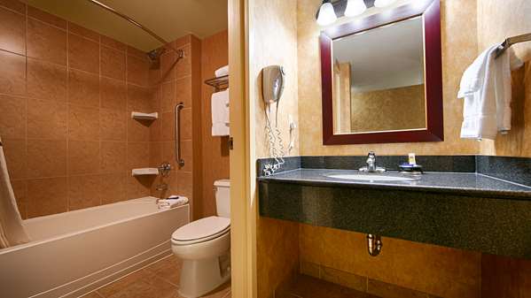  - Best Western Plus Muskoka Inn Huntsville