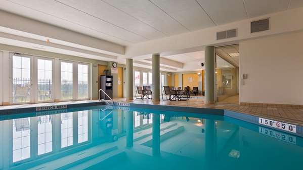 Pool - Best Western Plus Inn & Suites Orangeville