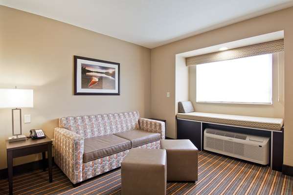Suite - Best Western Plus Woodstock Hotel & Conference Center